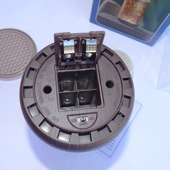 Yankee Candle Scent Light with Fragranced Fan Technology Sage & Citrus Scent - Picture 8 of 8